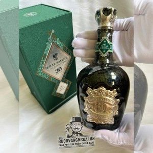 Rượu Chivas 30 năm Royal Salute cao cấp bn1